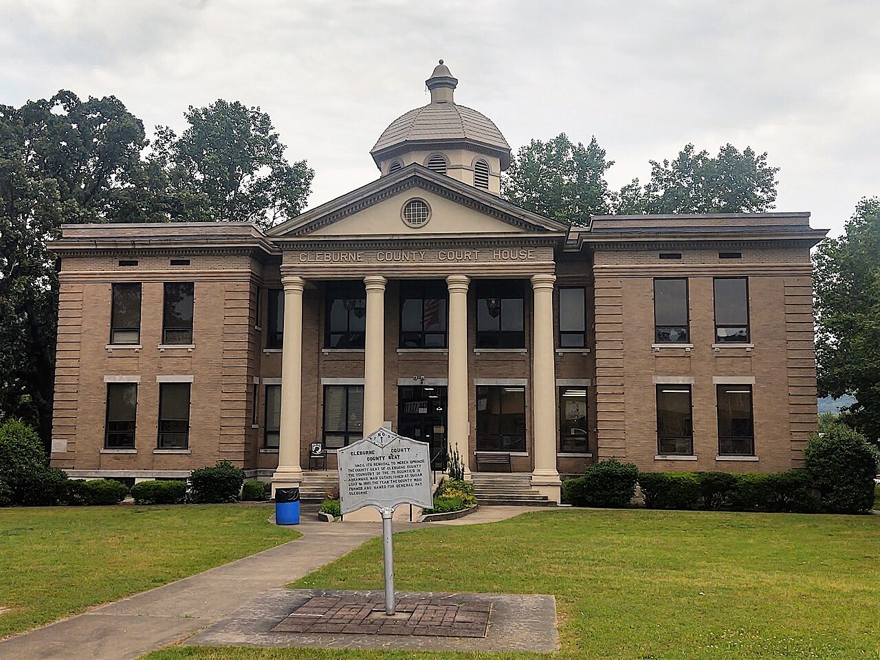 Cleburne County Courthouse in Heber Springs, Arkansas